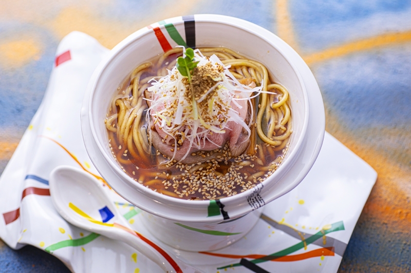 大阪の大行列ラーメン店「人類みな麺類」の ‶近未来ブランド” です。
※料理提供の状況により入店に時間がかかる場合がございます。

・アルコールメニューがあります